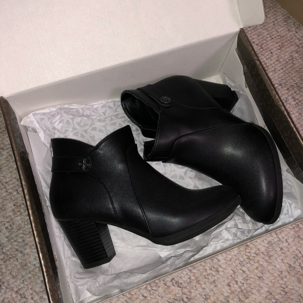 Giani Bernini Abalina memory foam booties